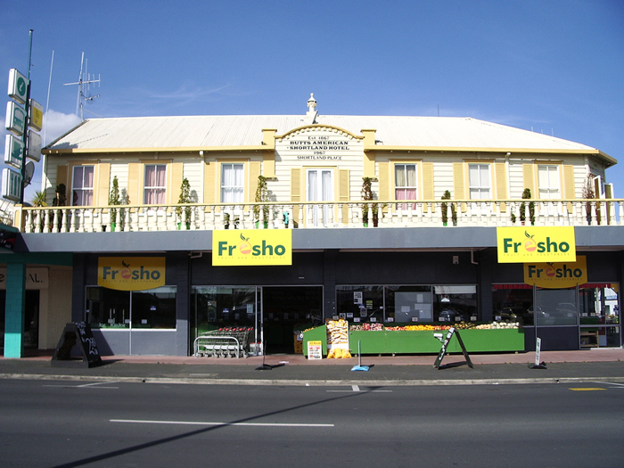 Pic01_2013_Butts_Shortland_Hotel