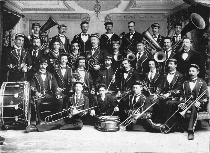 Pic02_1901_Thames_Naval_Brigade_Band_GreySized